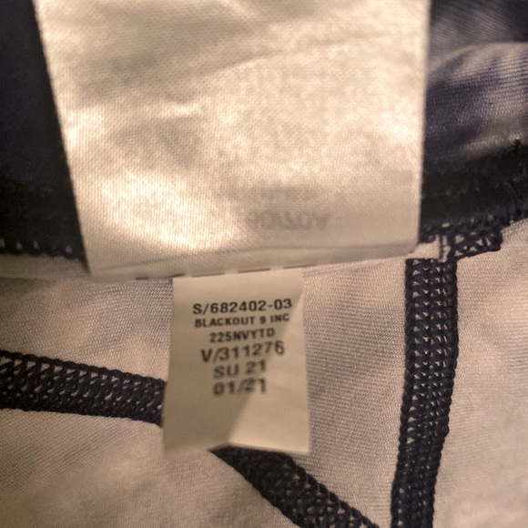 Like New GapFit Blackout High Rise Bike Shorts - Picture 6 of 9